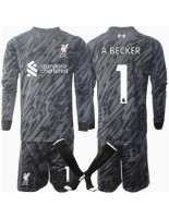 Otroške Nogometnih dresov Liverpool Alisson Becker #1 Vratar Domači 2024-25 Dolgi rokavi (+ hlače)